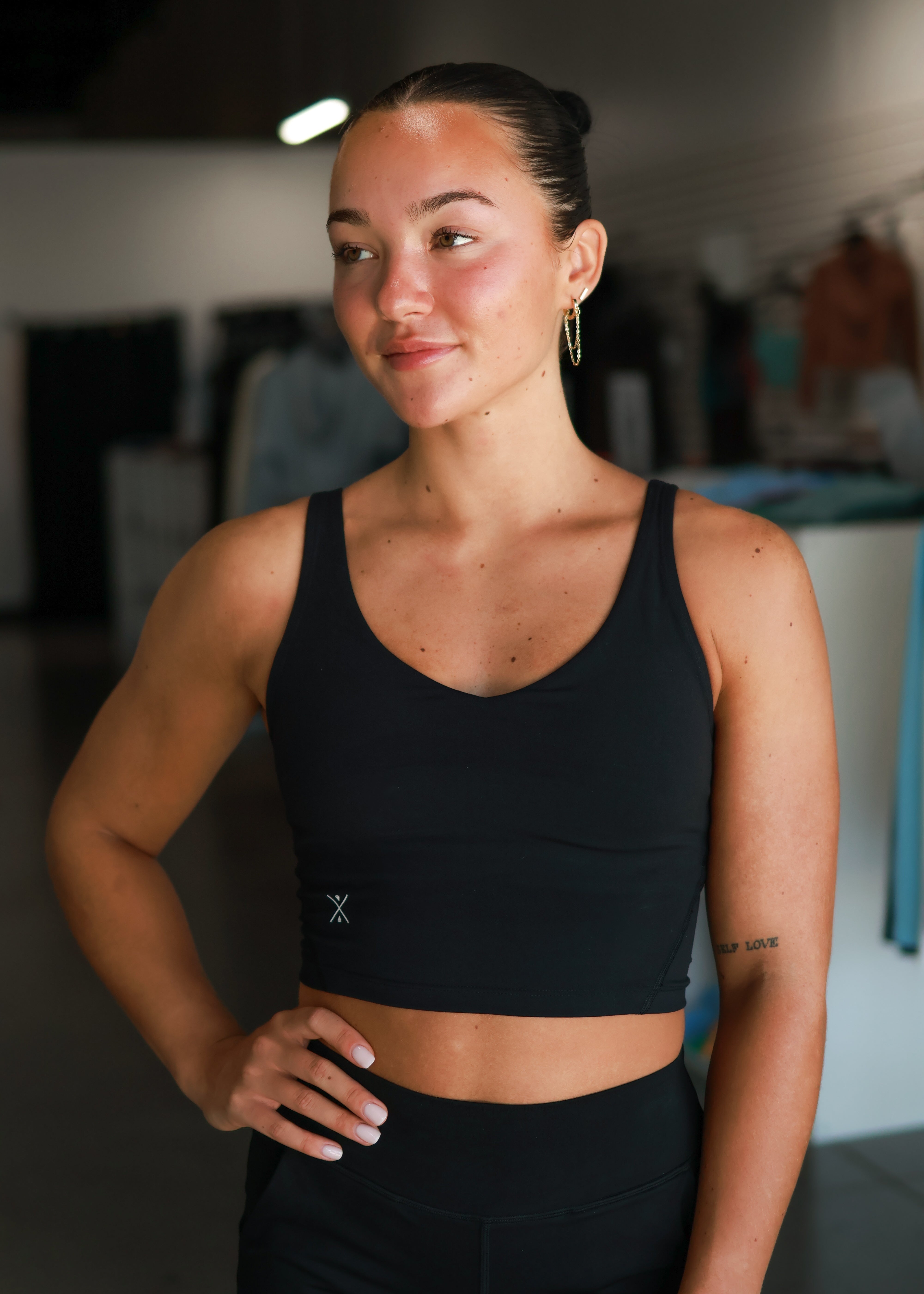 Finesse Built-in Crop - Free Spirit Outlet Inc, Women's Athletic Wear, Fast Shipping