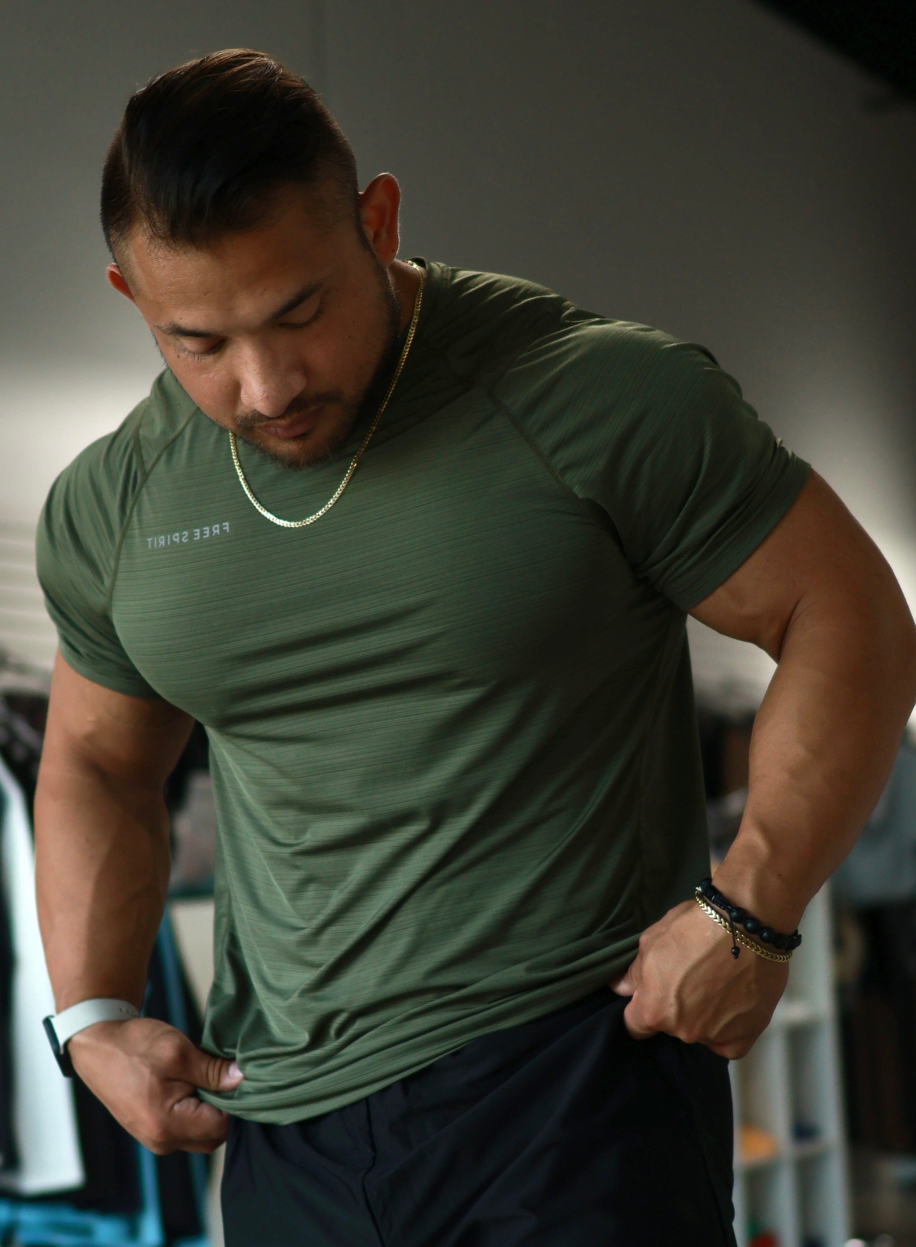 Free Spirit Outlet Army Green / XS Performance Tee