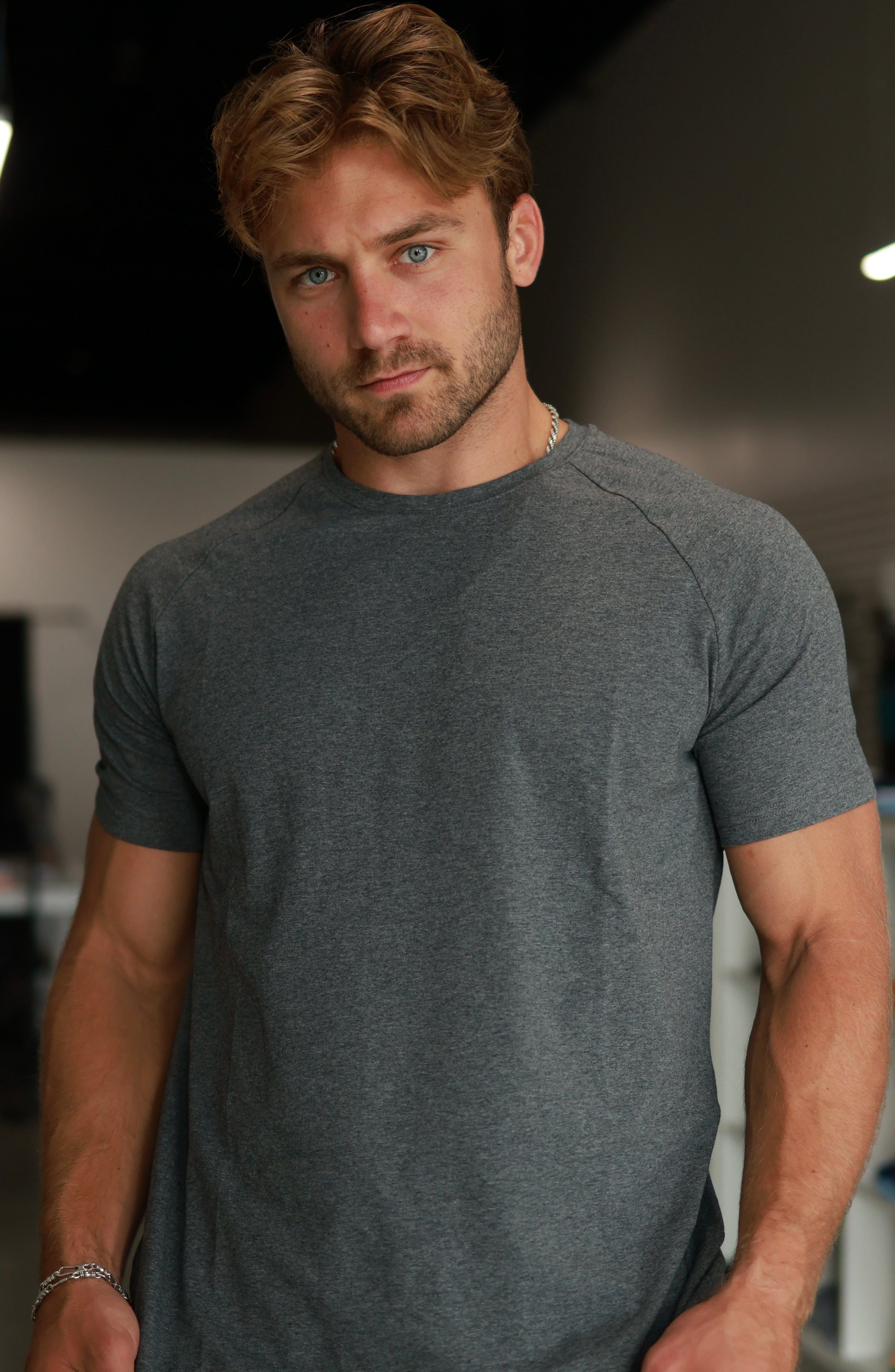 Free Spirit Outlet Men's Scoop Tee