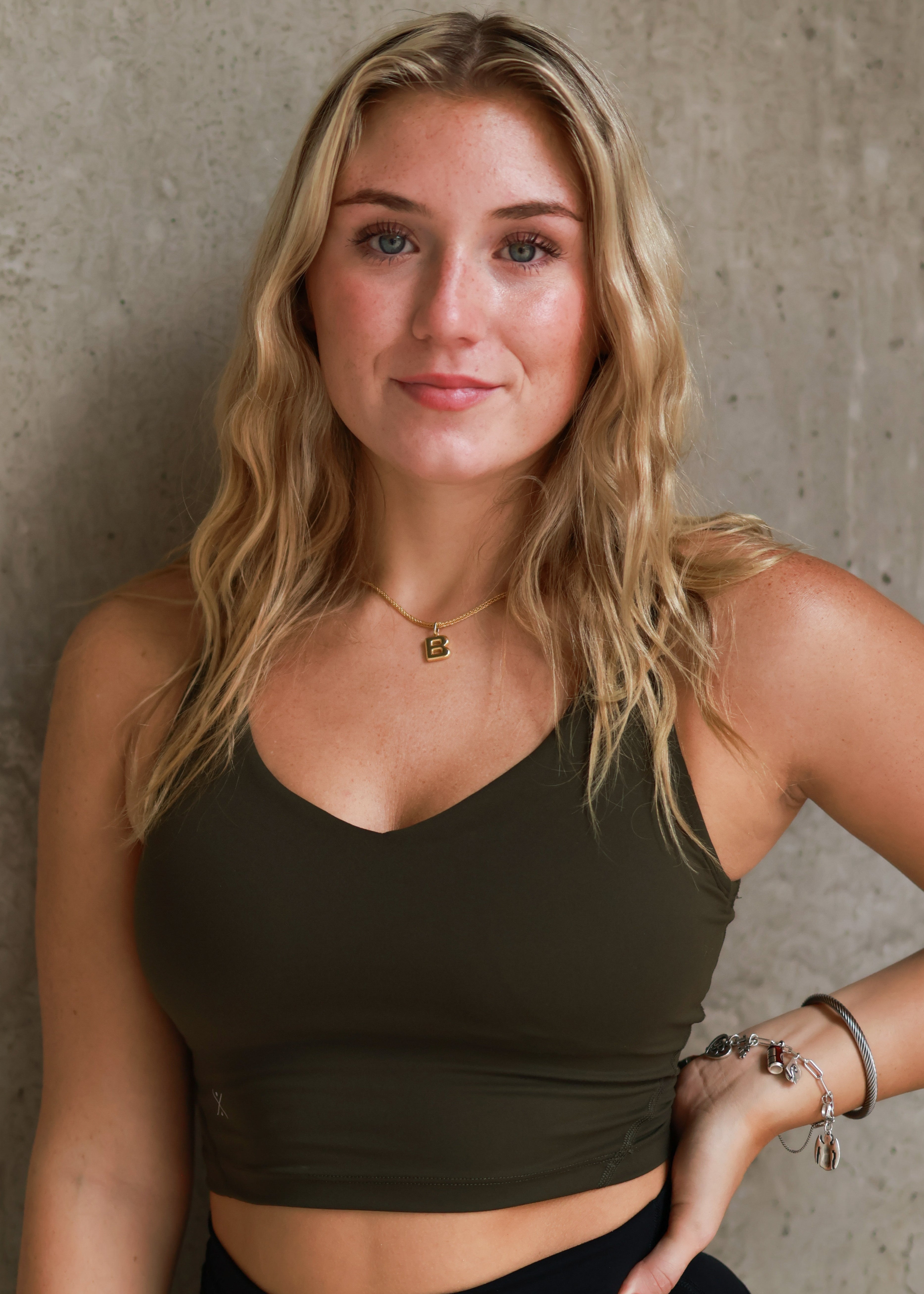 Finesse Built-in Crop - Free Spirit Outlet Inc, Women's Athletic Wear, Fast Shipping