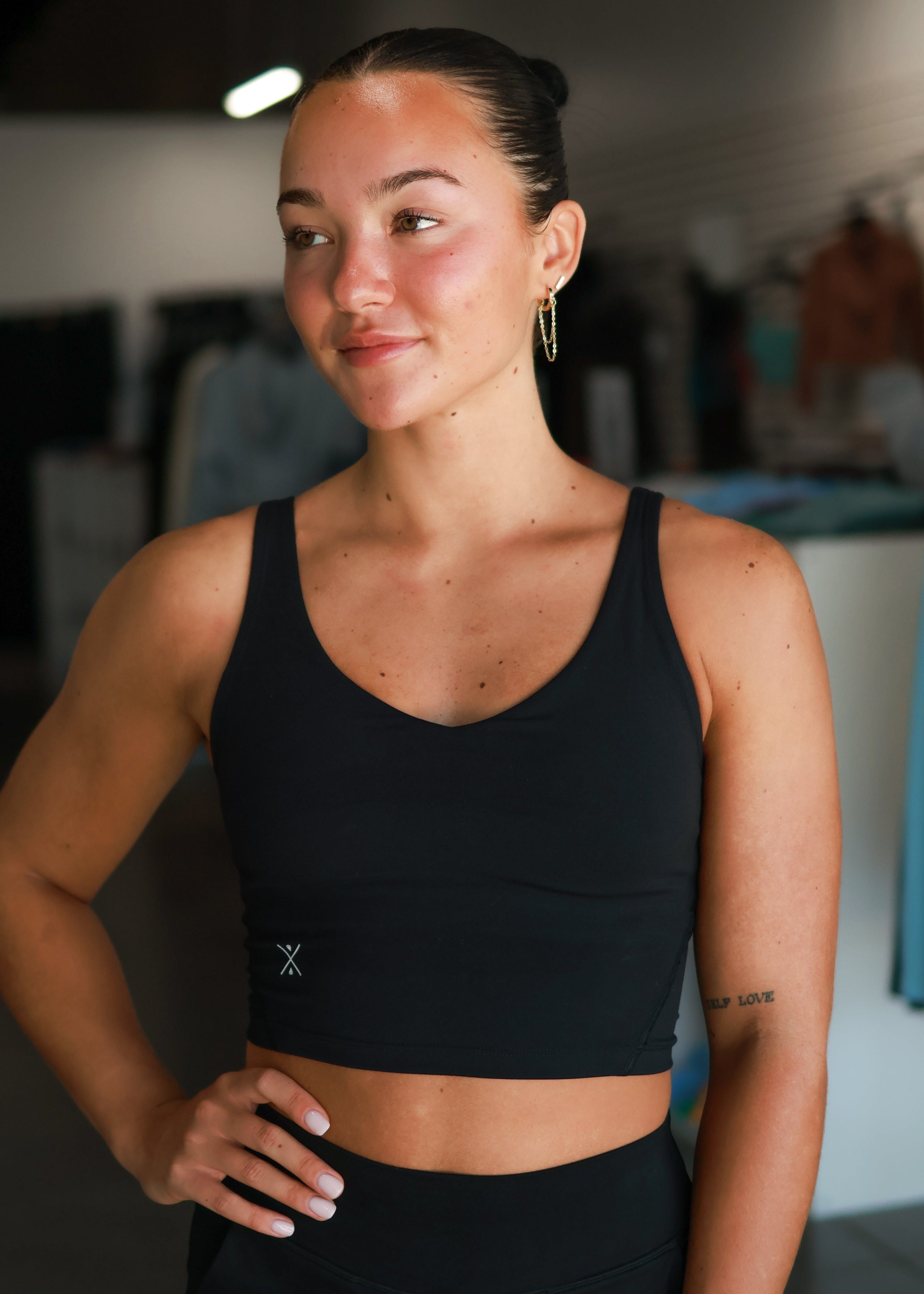 Finesse Built-in Crop - Free Spirit Outlet Inc, Women's Athletic Wear, Fast Shipping