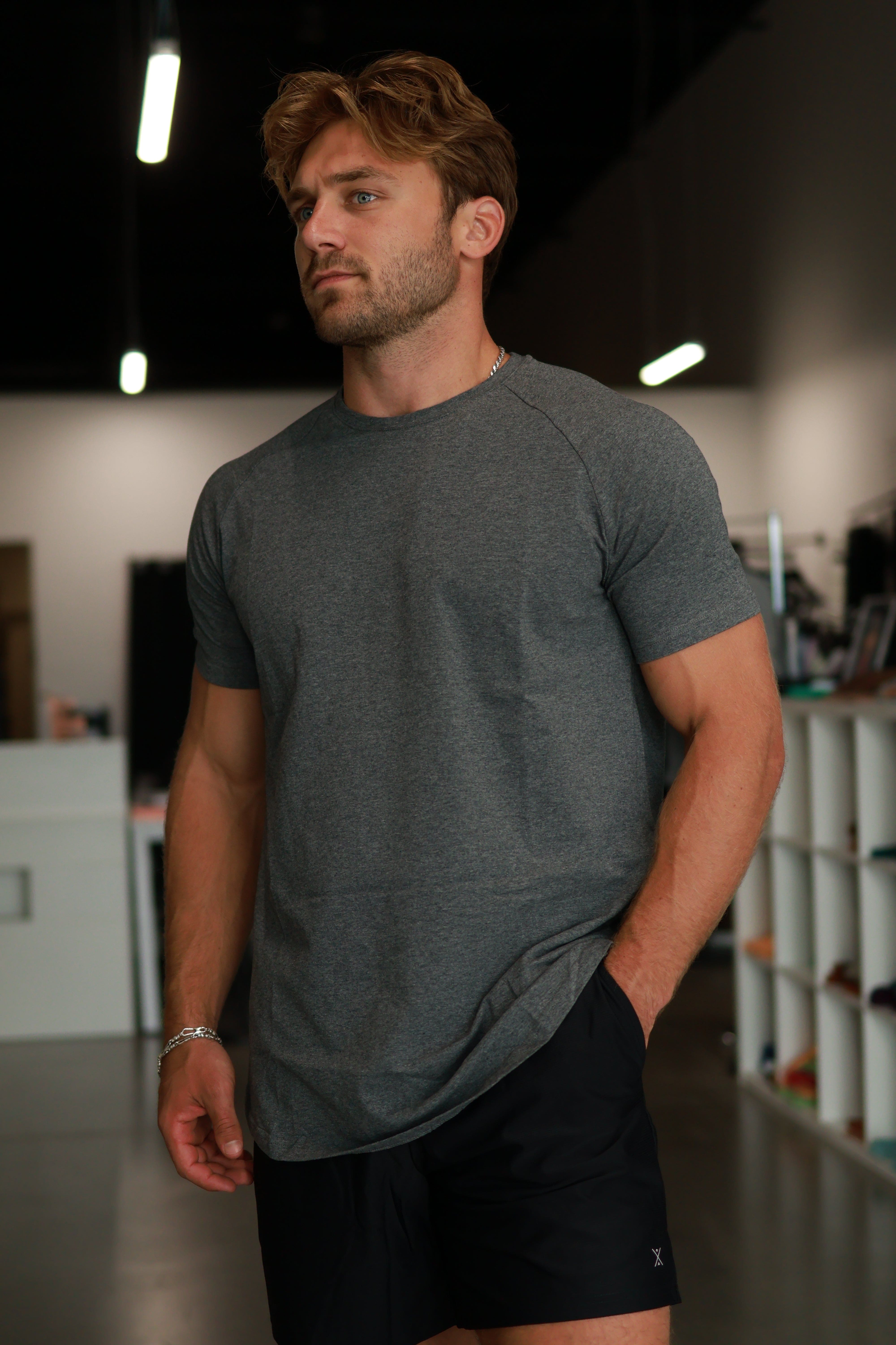 Free Spirit Outlet Men's Scoop Tee